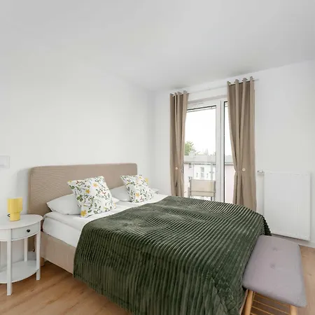 Bright In With Balcony And Parking By Renters