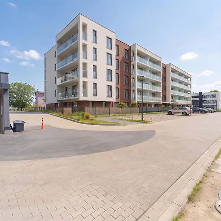 Bright In With Balcony And Parking By Renters Appartement